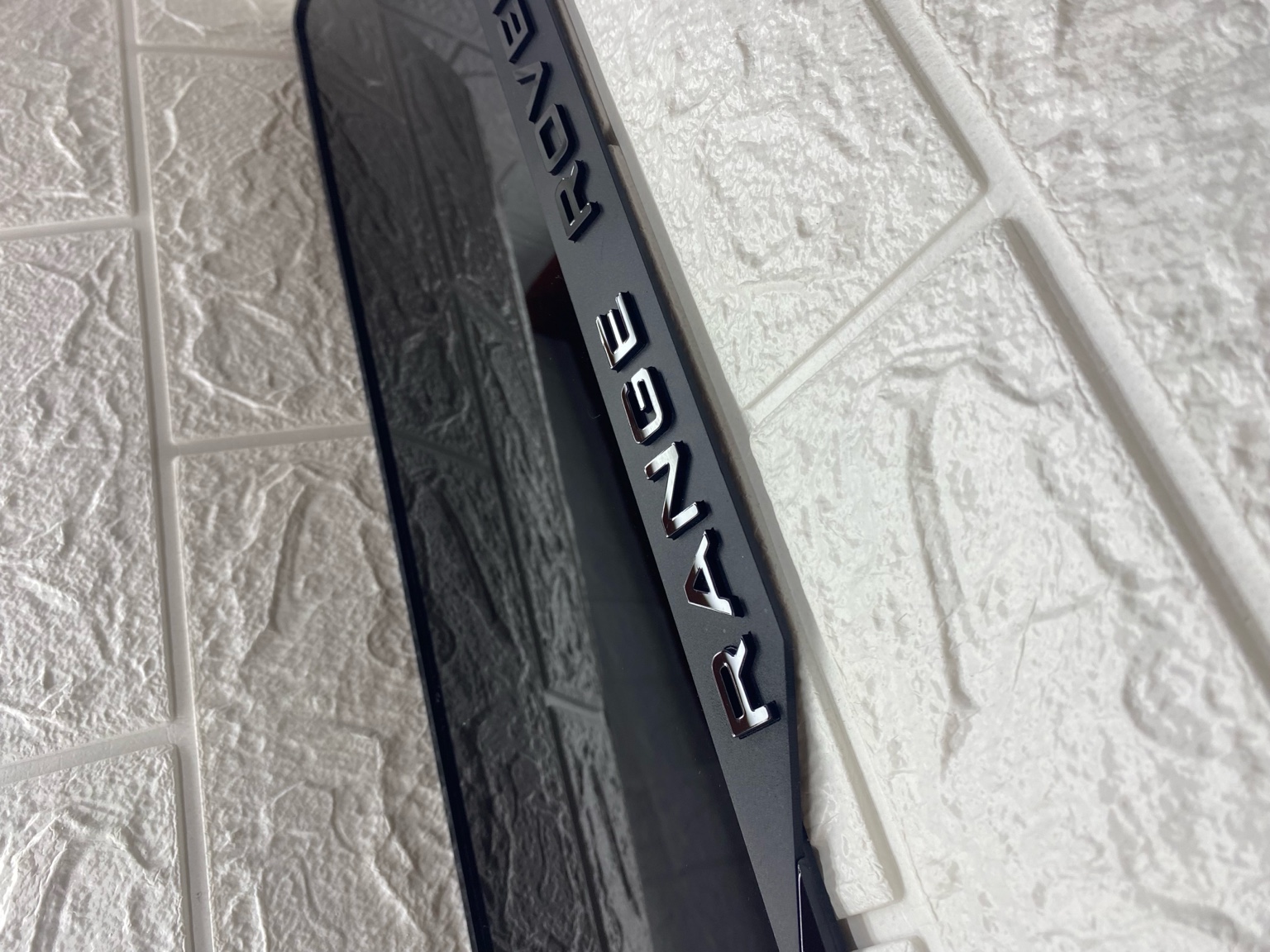 Range Rover frame — chrome details